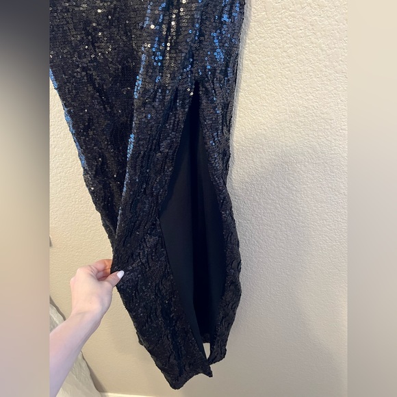 sequin maxi  Black dress with open back and slit - Picture 3 of 5